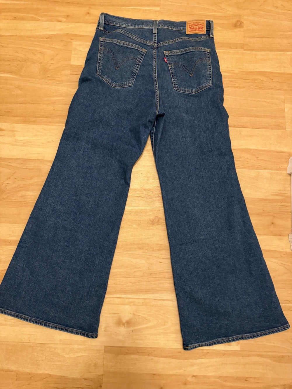 NWOT Levi's High Waist Ribcage Bell Wide Leg Flare Jeans Size 32 Medium Wash - Picture 2 of 4